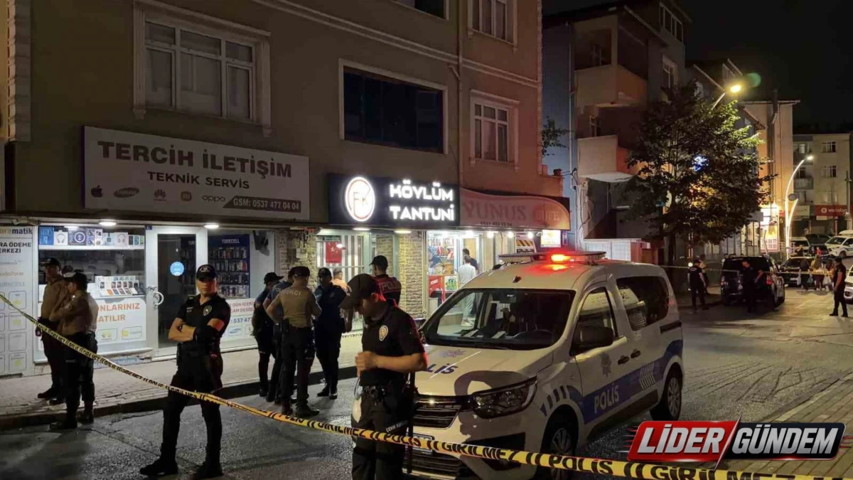 Gebze'de sokak ortasında silahlı dehşet! 3 kişi yaralandı, ş&uuml;pheliler ka&ccedil;tı